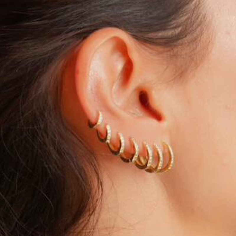 Gökkuşağı CZ Huggies Hoop Küpe - Conch Earring Hoop incelemesi ve fiyatı