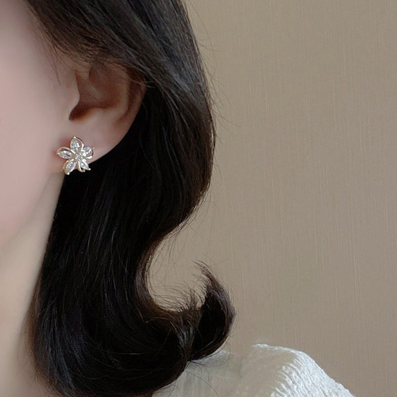 Zarif Çiçek Saplama Küpe Kadın - Conch Earring Hoop incelemesi ve fiyatı